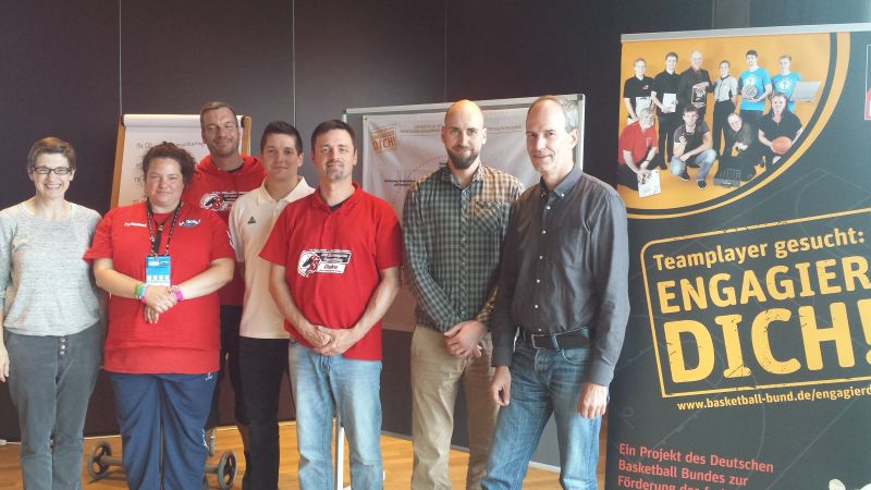 Erfahrungsaustausch in Sachen Freiwilligenmanagement beim Netzwerktreffen in Hamburg mit BVSA-Freiwilligenkoordinator Franz Bender (2.v.re.) // Foto: BVSA/DBB Erfahrungsaustausch in Sachen Freiwilligenmanagement beim Netzwerktreffen in Hamburg mit BVSA-Freiwilligenkoordinator Franz Bender (2.v.re.) // Foto: BVSA/DBB